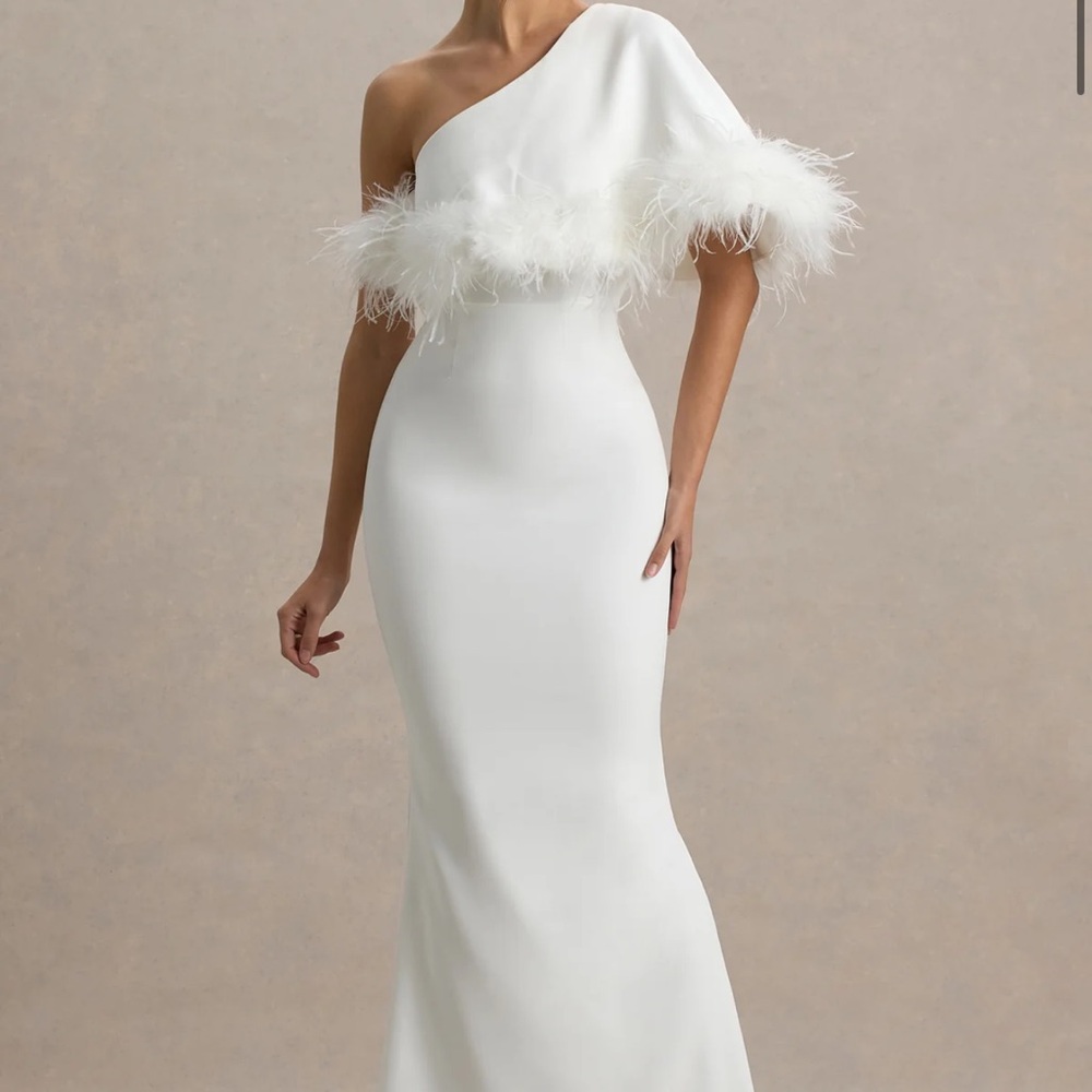 Elegant White One-Shoulder Fur Dress